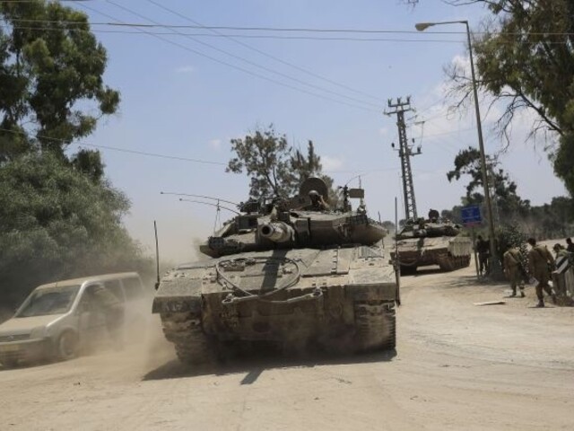 Izrael prvýkrát vstúpil do mesta Darj Balah, Hamas tu zrejme drží rukojemníkov. Ako ich ochránite, pýtajú sa rodiny